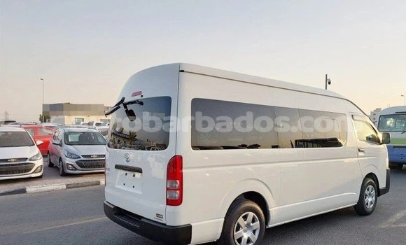 Buy Used Toyota Hiace White Car in Bridgetown in Barbados Buy Used Toyota Hiace White Car in Bridgetown in Barbados