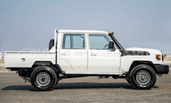 Buy Used Toyota Land Cruiser White Car in Bridgetown in Barbados Buy Used Toyota Land Cruiser White Car in Bridgetown in Barbados