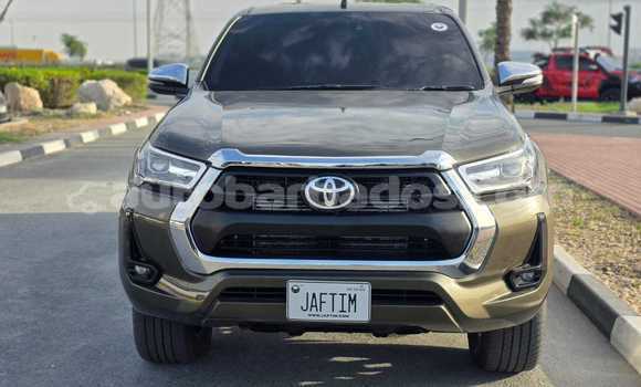 Buy Used Toyota Hilux Green Car in Import - Dubai in Barbados