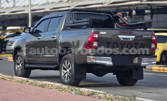 Buy Used Toyota Hilux Green Car in Import - Dubai in Barbados Buy Used Toyota Hilux Green Car in Import - Dubai in Barbados