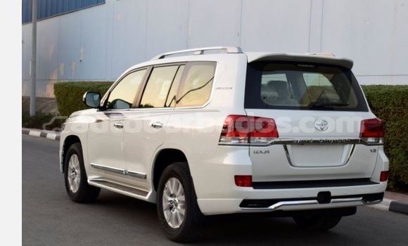 Buy Used Toyota Land Cruiser White Car in Bridgetown in Barbados Buy Used Toyota Land Cruiser White Car in Bridgetown in Barbados