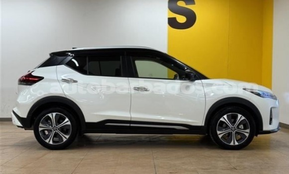 Buy Used Nissan Kix White Car in Bridgetown in Barbados Buy Used Nissan Kix White Car in Bridgetown in Barbados