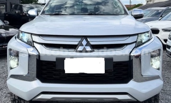 Buy Used Mitsubishi L200 White Car in Bridgetown in Barbados Buy Used Mitsubishi L200 White Car in Bridgetown in Barbados