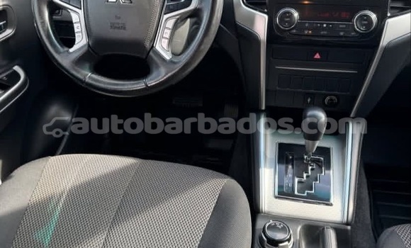 Buy Used Mitsubishi L200 White Car in Bridgetown in Barbados Buy Used Mitsubishi L200 White Car in Bridgetown in Barbados