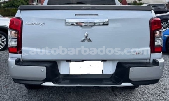 Buy Used Mitsubishi L200 White Car in Bridgetown in Barbados Buy Used Mitsubishi L200 White Car in Bridgetown in Barbados