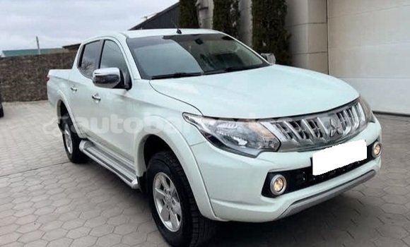Buy Used Mitsubishi L200 White Car in Bridgetown in Barbados Buy Used Mitsubishi L200 White Car in Bridgetown in Barbados