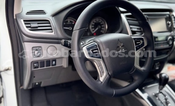 Buy Used Mitsubishi L200 White Car in Bridgetown in Barbados Buy Used Mitsubishi L200 White Car in Bridgetown in Barbados
