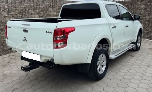 Buy Used Mitsubishi L200 White Car in Bridgetown in Barbados Buy Used Mitsubishi L200 White Car in Bridgetown in Barbados