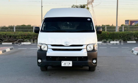 Buy Used Toyota Hiace White Car in Import - Dubai in Barbados