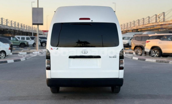 Buy Used Toyota Hiace White Car in Import - Dubai in Barbados Buy Used Toyota Hiace White Car in Import - Dubai in Barbados