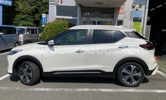 Buy Used Nissan Kix White Car in Bridgetown in Barbados Buy Used Nissan Kix White Car in Bridgetown in Barbados