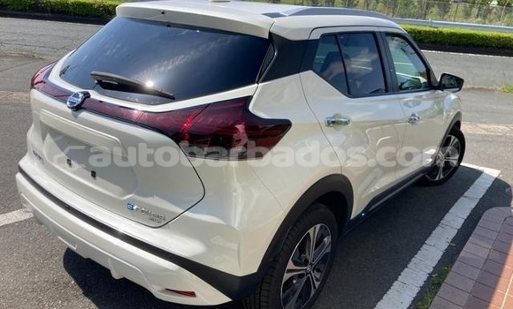 Buy Used Nissan Kix White Car in Bridgetown in Barbados Buy Used Nissan Kix White Car in Bridgetown in Barbados