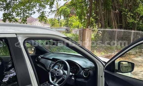 Buy Used Nissan Kix White Car in Hillaby in Barbados Buy Used Nissan Kix White Car in Hillaby in Barbados