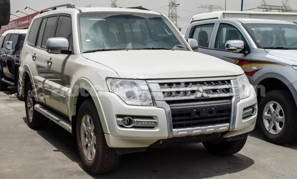 Buy Import Mitsubishi Pajero White Car in Import - Dubai in Barbados