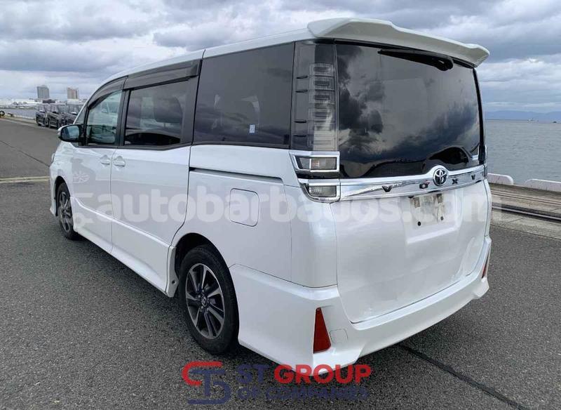 Big with watermark toyota voxy barbados import dubai 5088