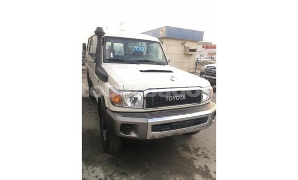 Buy Import Toyota Land Cruiser White Car in Import - Dubai in Barbados Buy Import Toyota Land Cruiser White Car in Import - Dubai in Barbados