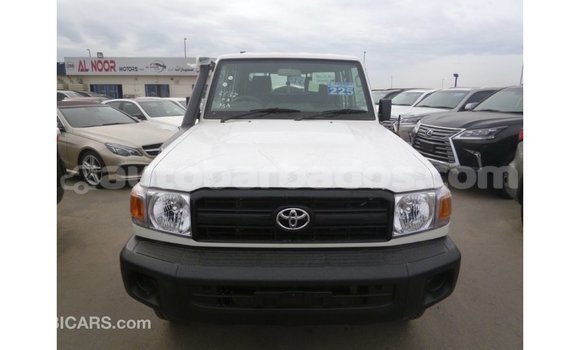 Buy Import Toyota Land Cruiser White Car in Import - Dubai in Barbados Buy Import Toyota Land Cruiser White Car in Import - Dubai in Barbados