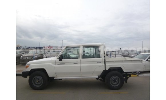 Buy Import Toyota Land Cruiser White Car in Import - Dubai in Barbados Buy Import Toyota Land Cruiser White Car in Import - Dubai in Barbados