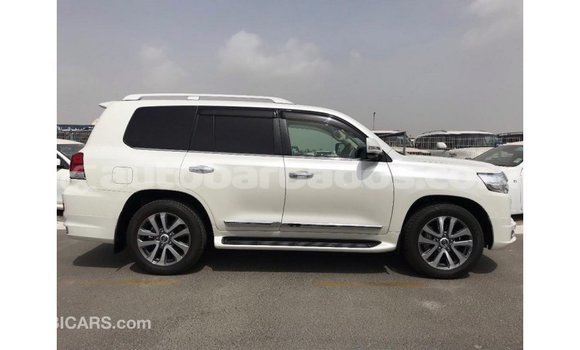 Buy Import Toyota Land Cruiser White Car in Import - Dubai in Barbados Buy Import Toyota Land Cruiser White Car in Import - Dubai in Barbados