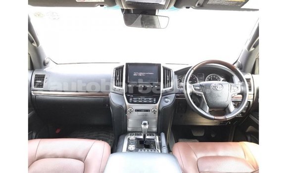 Buy Import Toyota Land Cruiser White Car in Import - Dubai in Barbados Buy Import Toyota Land Cruiser White Car in Import - Dubai in Barbados